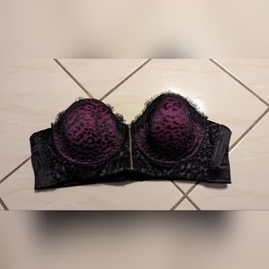 Black leopard & Lace Strapless Bra 42C Ashley Graham with zipper details.